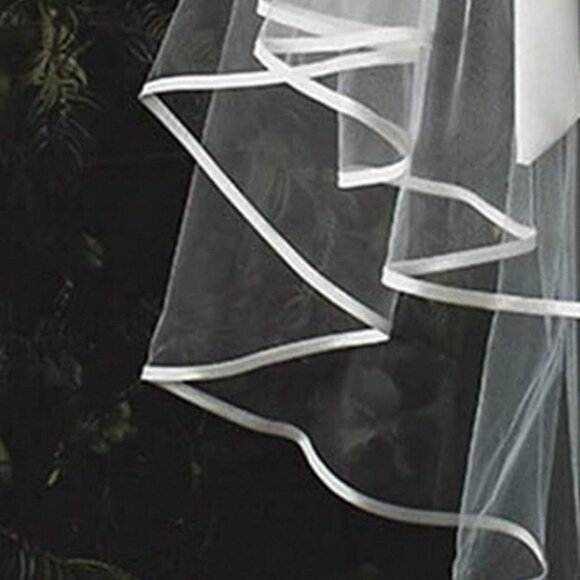 Stunning Sheer Bridal Veil with Satin Trim and Bow 💗💗 NWT - Picture 3 of 4